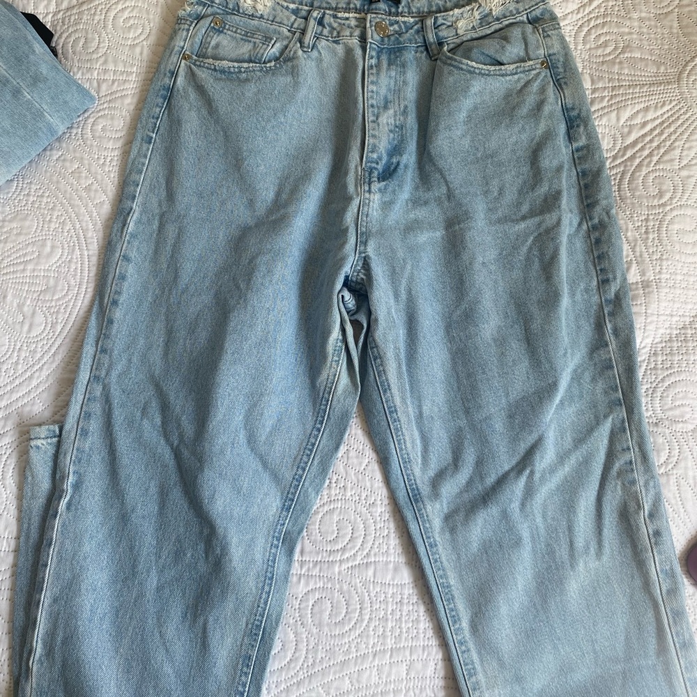 Missguided + High Rise Light Blue Jeans - Picture 2 of 3